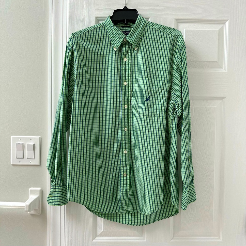 Náutica plaid men’s casual button down shirt size Medium